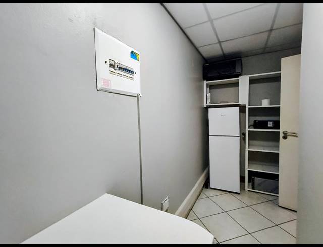 84M² OFFICE FOR SALE IN JEFFREYS BAY CENTRAL